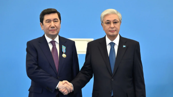 AMANAT "Әділет" партиясына қосылды: Тоқаев Қошановқа алғыс білдірді