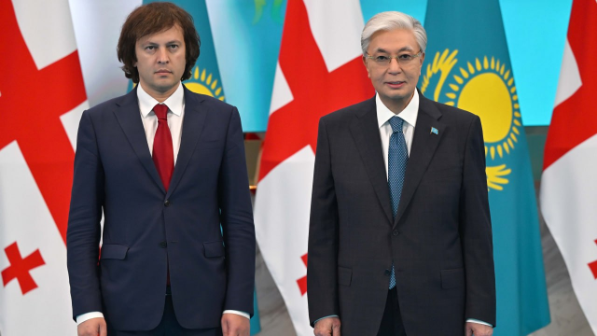 “Серіктестігіміздің стратегиялық сипат алғаны қуантады”: Президент Грузия премьер-министрімен кездесті