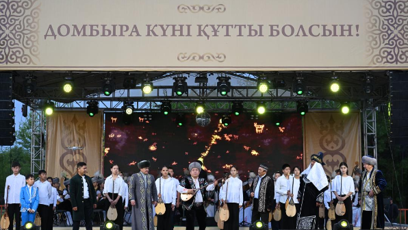 Ұлттық домбыра күні: Жетісуда домбырашылар әлемнің 10 елінің музыканттарымен тікелей эфирде бірге «Алқиса» күйін бір мезетте орындады