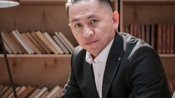  "Баласына қазақша сөйлемейтін адамнан қазақ халқы жақсылық күтпеуі керек". Жазушы Арман Әлменбет қазақша сөйлемейтін саясаткерлерді сынады 