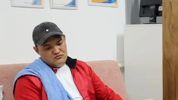 «Есін жоғалтқан»: Қызмет кезінде биіктен құлаған азаматтың жақындары дабыл қақты (ВИДЕО)