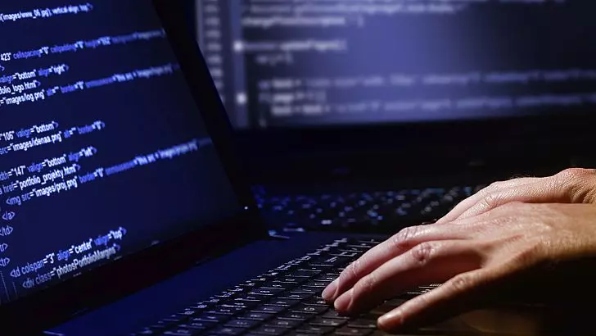 Зорлық қылған: 22 жастағы жігіт кәмелетке толмаған балалармен 600-ден астам интим фото-видео жасап, бопсалаған