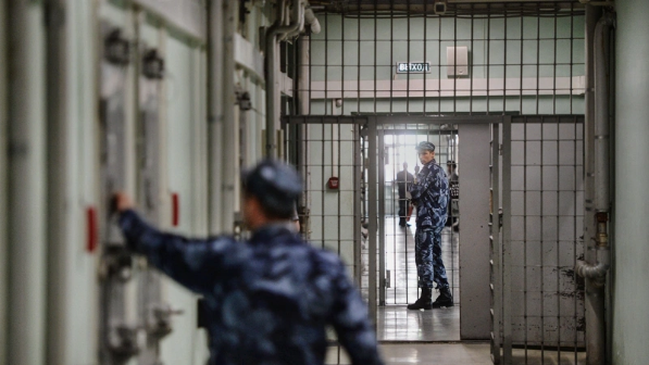 Күйеуін өлтірген адамды неге ақтадыңдар?!: Жәбірленуші тарап жүкті әрі 4 баласы бар анаға шүйлікті