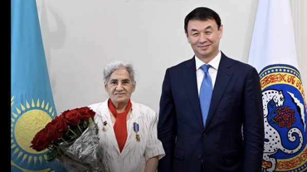 Қазақ тілінің жанашыры, белгілі ғалым Асылы Осман II дәрежелі «Барыс» орденімен марапатталды (ФОТО)