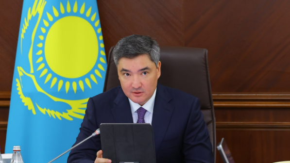 Үш ауысымды мектептер мәселесін шешуде оң үрдіс бар – Олжас Бектенов