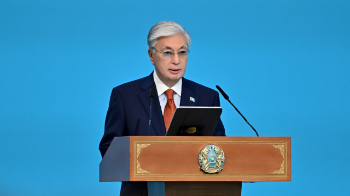 «Мұғалімдер артық жүктеменің көп екенін айтты»: Тоқаев педагогтерді аттестациядан өткізу талаптарын жеңілдетуді тапсырды