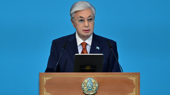 Президент: Педагогтерді ығыр қылатын қағазбастылықтан, бітпейтін есептен босату керек