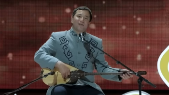 «Қынжылып отыр... Әншілердің де сорақы әрекетін кешірдіңіздер ғой»: Мақсат Ақановқа белгілі ақын араша түсті