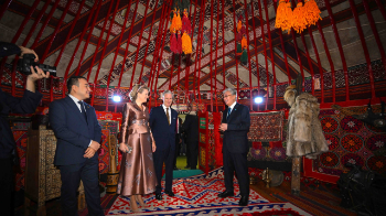 «Қазақ халқының салт-дәстүрімен танысты»: Тоқаев Король Филипп және Патшайым Матильдамен бірге Ұлттық музейді аралады