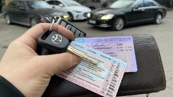 «Артық рәсімдер алынып тасталды»: Қазақстанда жүргізуші куәлігін алу тәртібі жеңілдейді