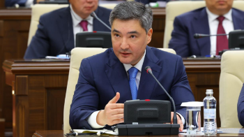 «Бұл – әділетті емес»: Олжас Бектенов 2027 жылдан бастап жәрдемақыны кімдер алатынын айтты