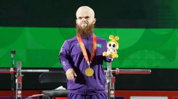Тарихи рекорд: Екі дүркін Олимпиада чемпионы Давид Дегтярев Азия Пара ойындарында алтын алды