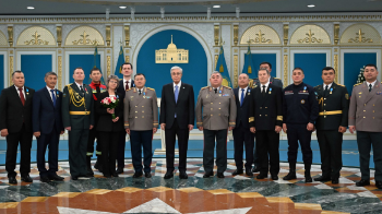 «Лайықты құрмет»: Президент құтқарушыларға мемлекеттік марапаттар тапсырды