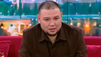 «Не мені, отбасыңды таңда, не өз нәпсіңді таңда»: Белгілі әнші ешкімге айтпаған жан сырын ақтарды (ВИДЕО)