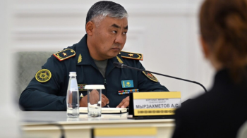 Қорғаныс министрі қаза тапқан сарбаздардың туыстарымен кездесті